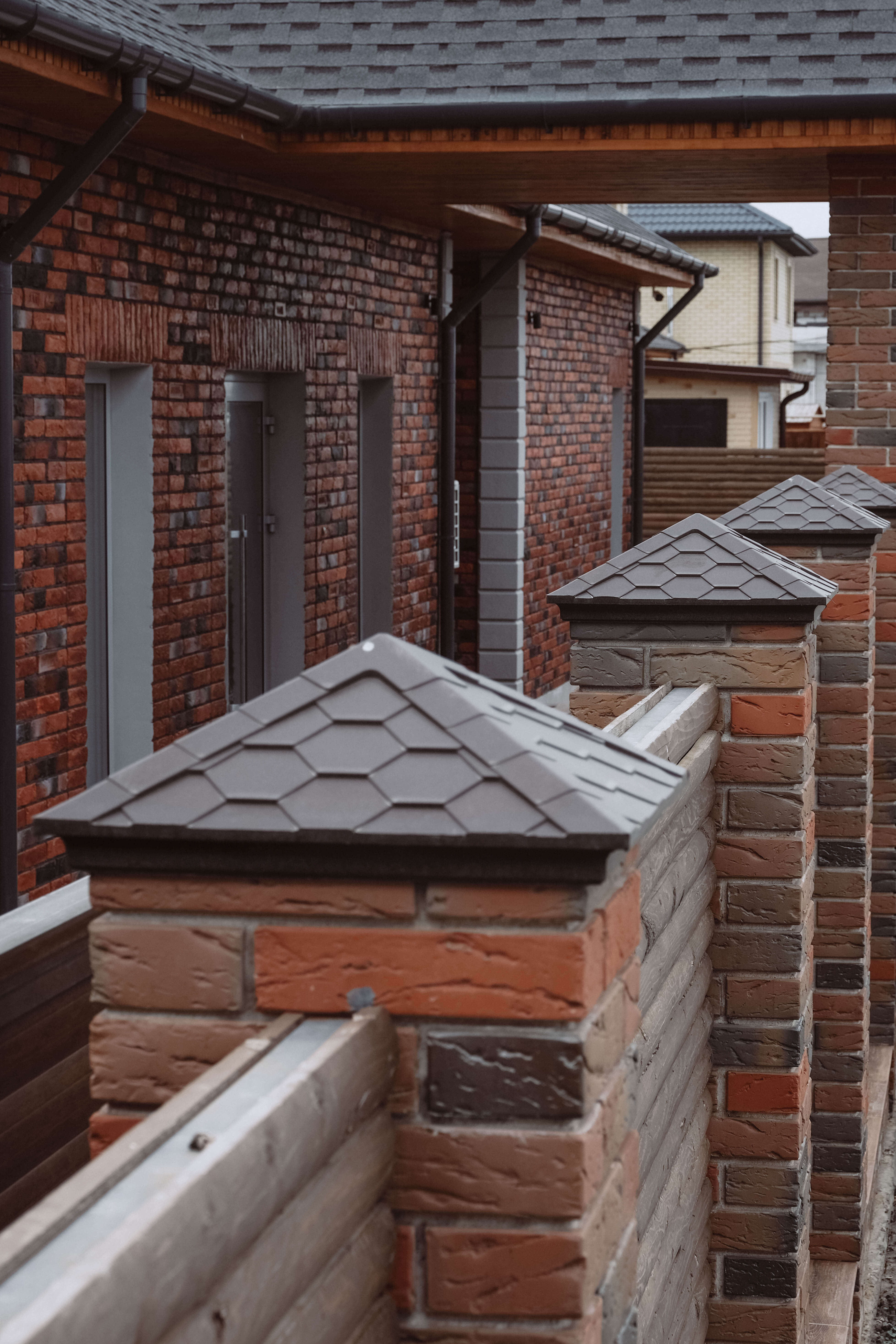 Колпак Zking Эверест Коричневый на столб 1.5х1.5 кирпича (390х390мм) в Северске фото